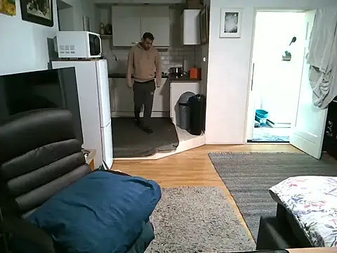 Snapshot of mihaimichael chatting on September 24, 1:36 pm mihaimichael online show from September 24, 1:36 pm