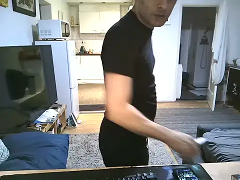 Snapshot of mihaimichael chatting on September 26, 9:52 pm mihaimichael online show from September 26, 9:52 pm