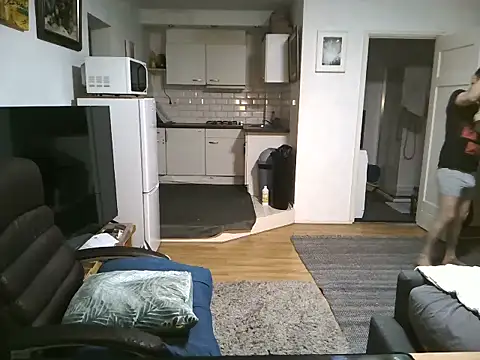 Snapshot of mihaimichael chatting on September 28, 1:33 am mihaimichael online show from September 28, 1:33 am