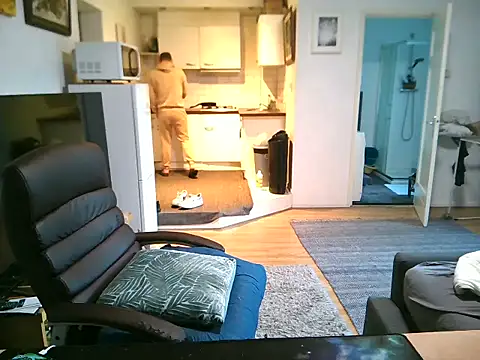 Snapshot of mihaimichael chatting on September 28, 4:34 pm mihaimichael online show from September 28, 4:34 pm