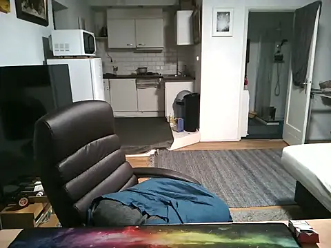 Snapshot of mihaimichael chatting on October 2, 5:36 am mihaimichael online show from October 2, 5:36 am