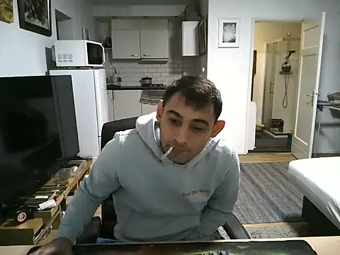 Snapshot of mihaimichael chatting on October 2, 5:42 pm mihaimichael online show from October 2, 5:42 pm