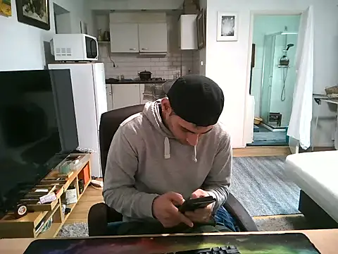 Snapshot of mihaimichael chatting on October 3, 9:17 am mihaimichael online show from October 3, 9:17 am