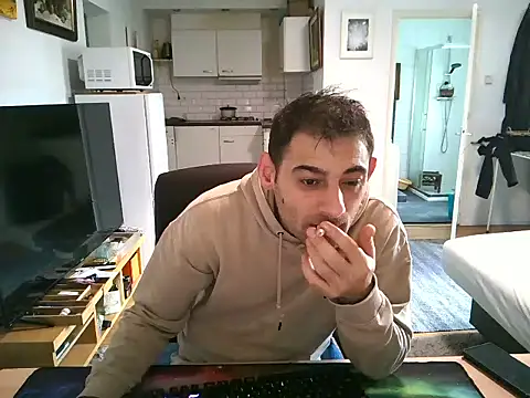 Snapshot of mihaimichael chatting on October 4, 12:36 pm mihaimichael online show from October 4, 12:36 pm