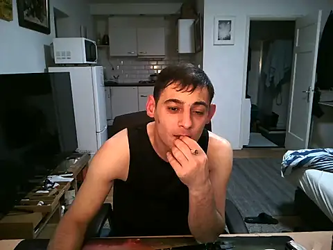 Snapshot of mihaimichael chatting on October 5, 2:21 am mihaimichael online show from October 5, 2:21 am