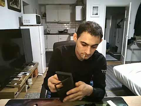 Snapshot of mihaimichael chatting on October 6, 9:56 pm mihaimichael online show from October 6, 9:56 pm