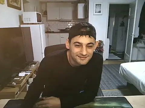 Snapshot of mihaimichael chatting on October 7, 11:02 pm mihaimichael online show from October 7, 11:02 pm