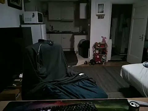 Snapshot of mihaimichael chatting on October 9, 5:16 am mihaimichael online show from October 9, 5:16 am