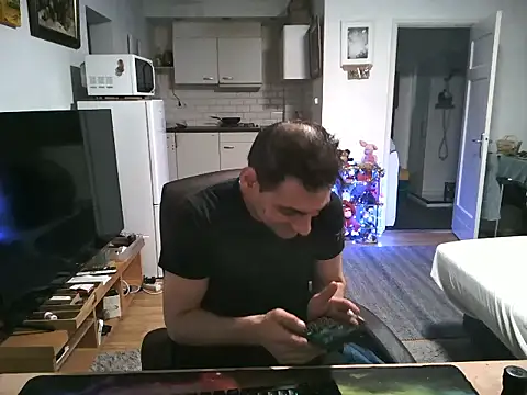 Snapshot of mihaimichael chatting on October 10, 11:15 pm mihaimichael online show from October 10, 11:15 pm