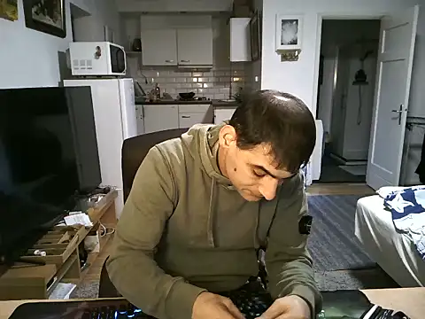 Snapshot of mihaimichael chatting on October 13, 6:52 pm mihaimichael online show from October 13, 6:52 pm