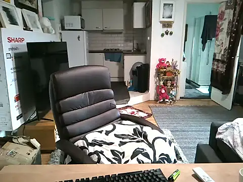 Snapshot of mihaimichael chatting on October 15, 7:19 am mihaimichael online show from October 15, 7:19 am