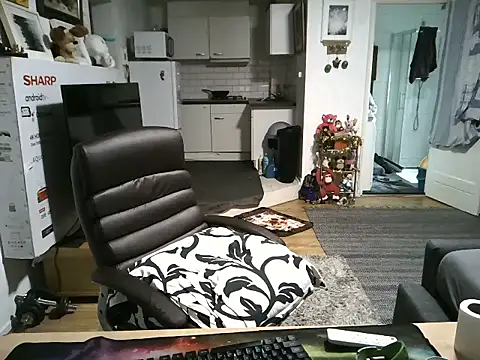 Snapshot of mihaimichael chatting on October 17, 11:57 am mihaimichael online show from October 17, 11:57 am