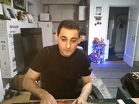 Snapshot of mihaimichael chatting on October 19, 12:11 am mihaimichael online show from October 19, 12:11 am