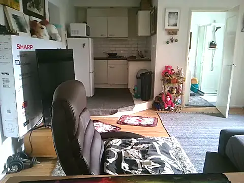 Snapshot of mihaimichael chatting on October 19, 12:39 pm mihaimichael online show from October 19, 12:39 pm