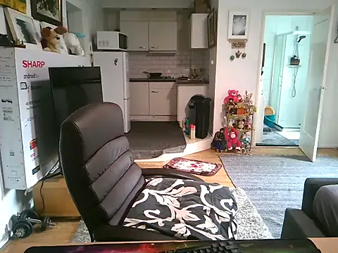 Snapshot of mihaimichael chatting on October 20, 9:10 am mihaimichael online show from October 20, 9:10 am