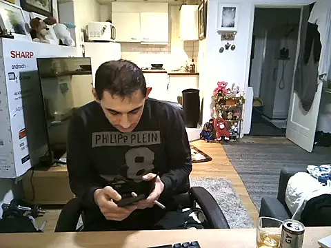 Snapshot of mihaimichael chatting on October 25, 11:32 pm mihaimichael online show from October 25, 11:32 pm