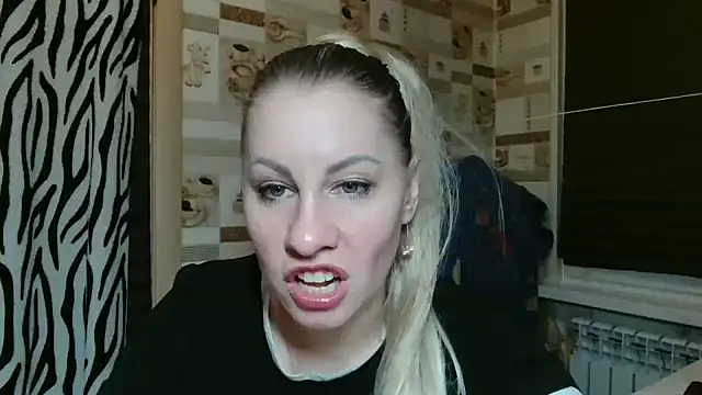 Snapshot of TherestlessKitty chatting on February 23, 10:18 pm TherestlessKitty online show from February 23, 10:18 pm