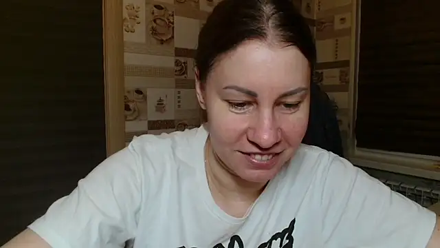 Snapshot of TherestlessKitty chatting on April 5, 10:18 pm TherestlessKitty online show from April 5, 10:18 pm