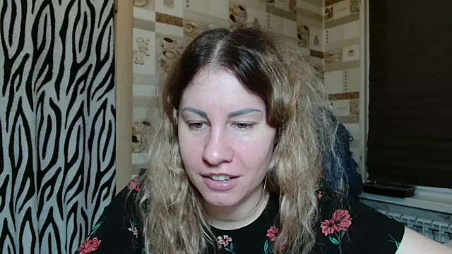 Snapshot of TherestlessKitty chatting on April 8, 10:21 pm TherestlessKitty online show from April 8, 10:21 pm