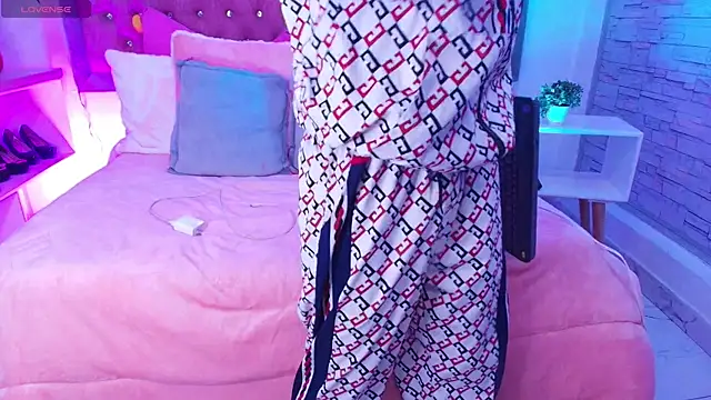 Snapshot of Tayzon_Foxxx chatting on September 29, 12:43 pm Tayzon Foxxx online show from September 29, 12:43 pm