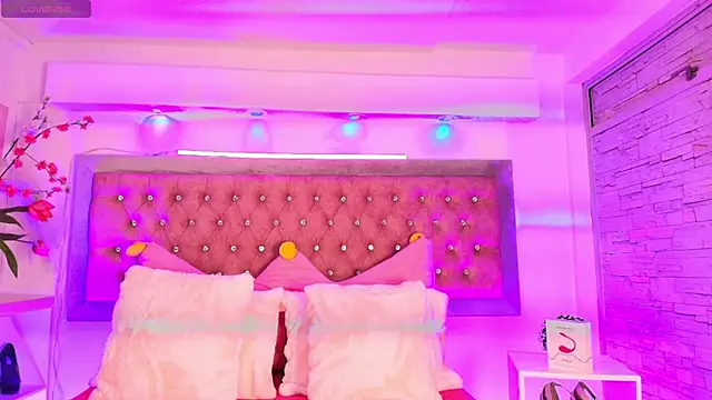 Snapshot of Tayzon_Foxxx chatting on October 10, 1:21 pm Tayzon Foxxx online show from October 10, 1:21 pm