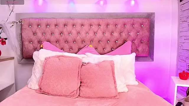 Snapshot of Tayzon_Foxxx chatting on October 25, 12:45 pm Tayzon Foxxx online show from October 25, 12:45 pm