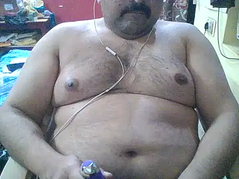 Snapshot of ARYANAVAILABLE chatting on February 3, 1:26 am ARYANAVAILABLE online show from February 3, 1:26 am