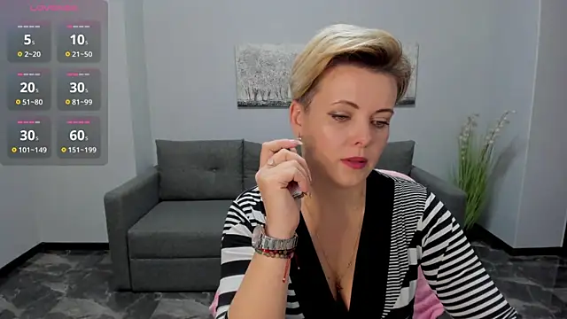 Julia Wilsone online show from December 2, 10:39 am