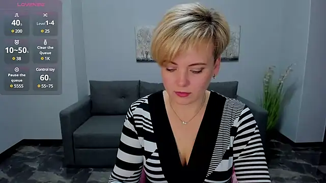 Julia Wilsone online show from December 3, 6:59 am