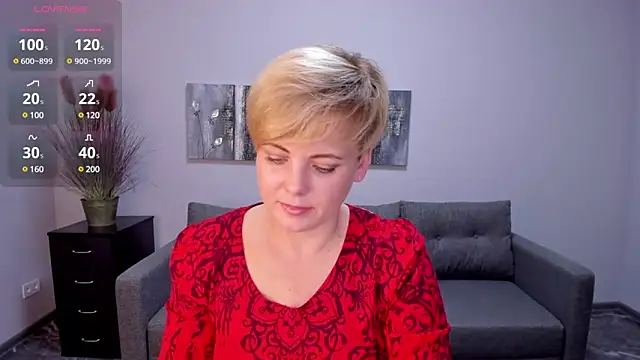 Julia Wilsone online show from January 12, 1:37 pm