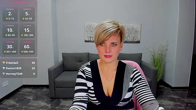 Julia Wilsone online show from March 4, 3:37 pm