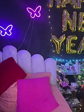 AlisonHoot69 online show from January 12, 10:37 pm