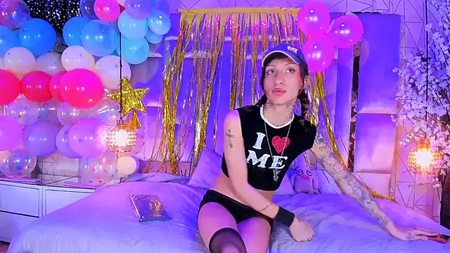 MadisonWood01 online show from January 11, 8:19 am