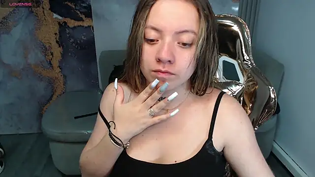 Snapshot of Cristal_v_1 chatting on December 19, 3:07 am Cristal v 1 online show from December 19, 3:07 am