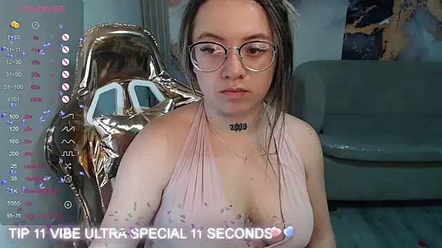 Snapshot of Cristal_v_1 chatting on January 17, 3:23 am Cristal v 1 online show from January 17, 3:23 am