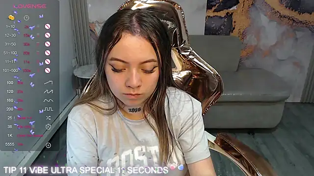 Snapshot of Cristal_v_1 chatting on January 26, 9:29 am Cristal v 1 online show from January 26, 9:29 am