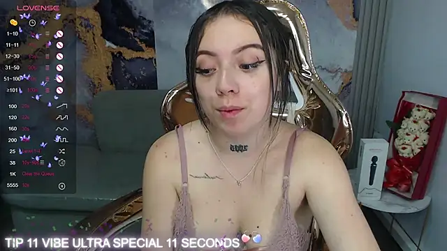 Snapshot of Cristal_v_1 chatting on February 27, 6:07 am Cristal v 1 online show from February 27, 6:07 am