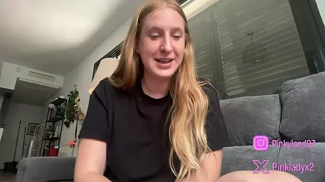 Pinkyladyxxx online show from June 11, 12:03 pm