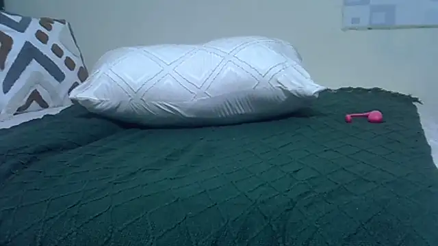 Snapshot of jeyberrie chatting on March 18, 12:03 am jeyberrie online show from March 18, 12:03 am