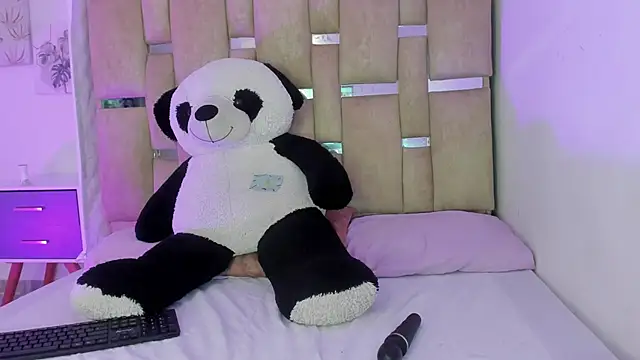 Snapshot of Black_Rose2 chatting on February 19, 12:34 pm Black Rose2 online show from February 19, 12:34 pm