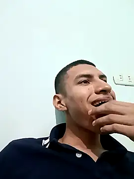 Snapshot of Rogersmit2 chatting on October 4, 12:41 am Rogersmit2 online show from October 4, 12:41 am