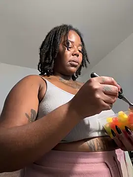 Snapshot of Goddess_Nafeesha chatting on November 16, 5:18 pm Goddess Nafeesha online show from November 16, 5:18 pm