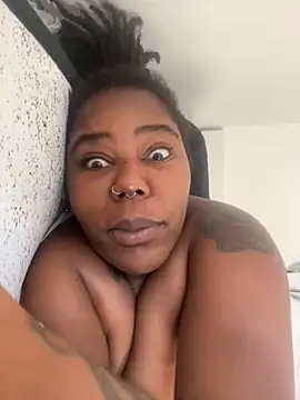 Snapshot of Goddess_Nafeesha chatting on December 5, 6:37 pm Goddess Nafeesha online show from December 5, 6:37 pm