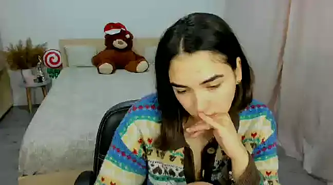Snapshot of Alexa_Dolly12 chatting on December 18, 9:14 am Alexa Dolly12 online show from December 18, 9:14 am