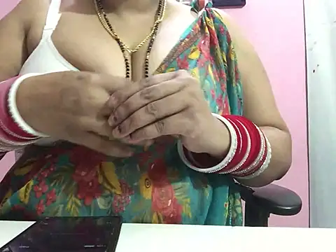 Snapshot of Desi_bhabhiii chatting on December 16, 5:59 am Desi bhabhiii online show from December 16, 5:59 am