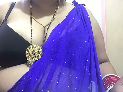 Snapshot of Desi_bhabhiii chatting on December 18, 5:48 am Desi bhabhiii online show from December 18, 5:48 am