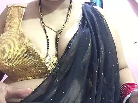 Snapshot of Desi_bhabhiii chatting on December 19, 5:51 am Desi bhabhiii online show from December 19, 5:51 am