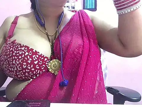 Snapshot of Desi_bhabhiii chatting on December 21, 8:28 am Desi bhabhiii online show from December 21, 8:28 am