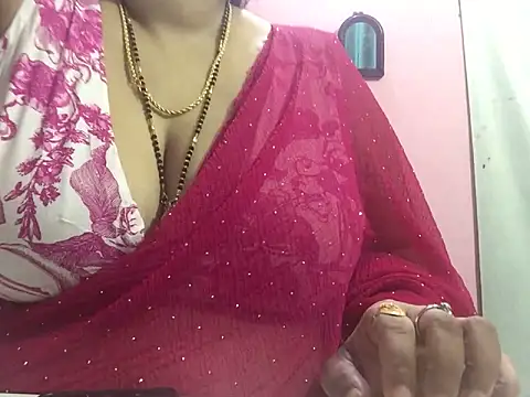 Snapshot of Desi_bhabhiii chatting on December 28, 5:55 am Desi bhabhiii online show from December 28, 5:55 am