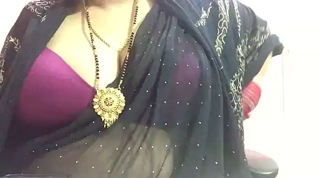 Snapshot of Desi_bhabhiii chatting on January 6, 9:41 am Desi bhabhiii online show from January 6, 9:41 am